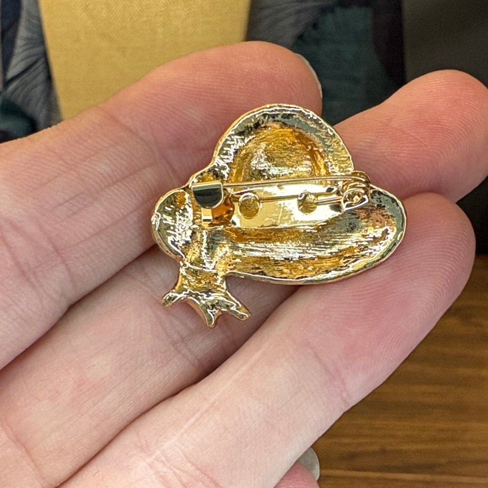 Elegant Gold and Red Brooch - Picture 3 of 3